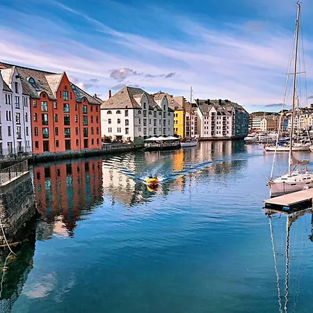 Sunny Apartment In Alesund City Exterior photo