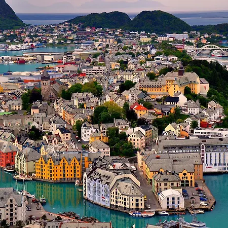 Sunny Apartment In Alesund City Exterior photo