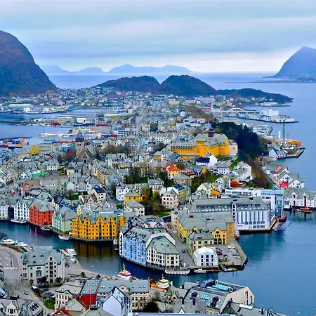 Sunny Apartment In Alesund City Exterior photo