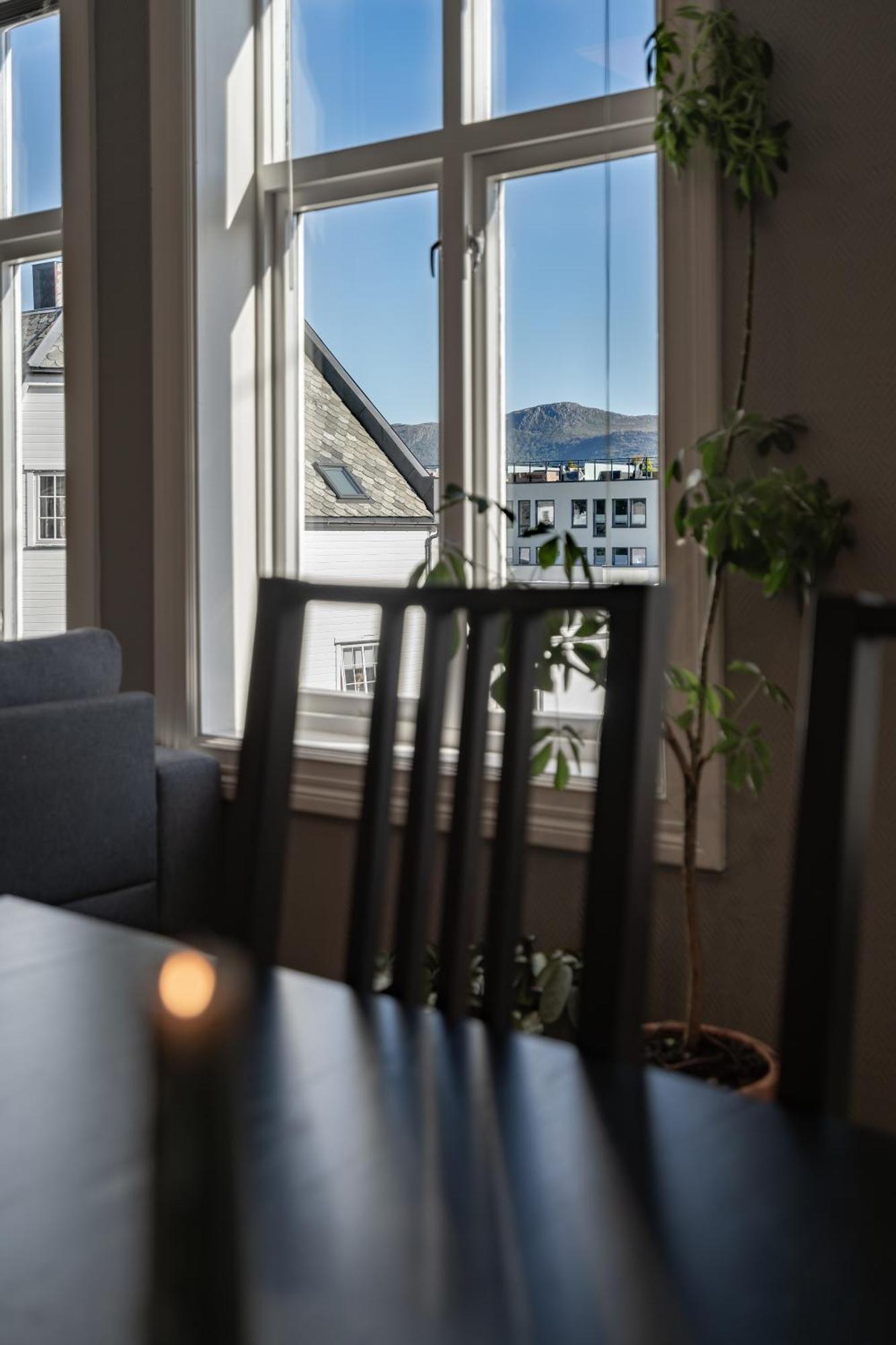 Sunny In Apartment Alesund
