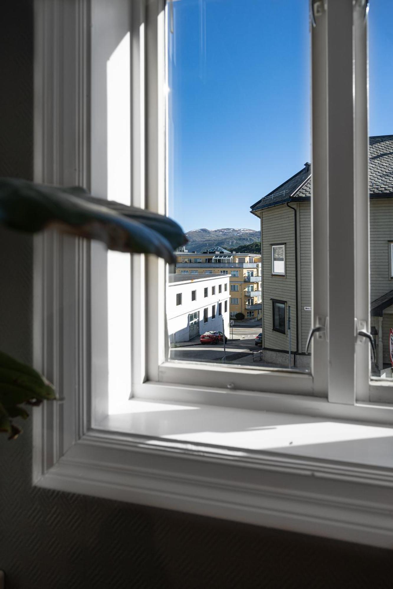 Sunny In Apartment Alesund